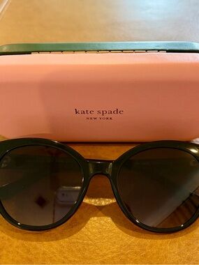 Kate Spade New York Samantha Cat Eye Sunglasses Black w/ Case